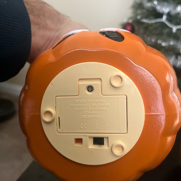 Disney Mickey and Minnie Pumpkin Decor - Picture 4 of 7